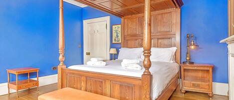 5 bedrooms, free WiFi, bed sheets