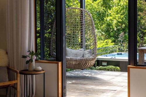 Oneroa Sanctuary - Centrally located in Oneroa