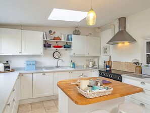 Mikrovågsugn, ugn och diskmaskin