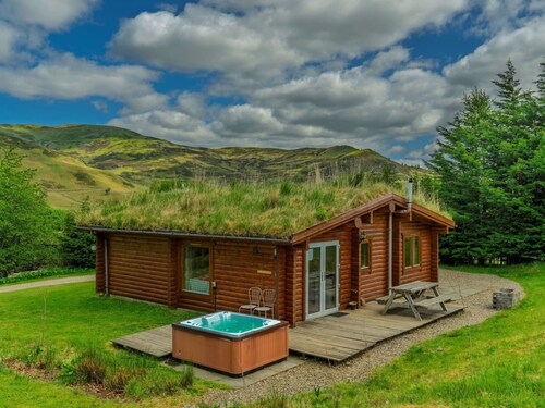 Atemberaubendes  Ferienhaus für 4 Leute mit  W-LAN, Whirlpool