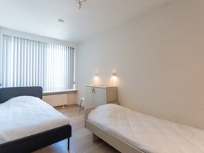 2 bedrooms, travel cot, free WiFi