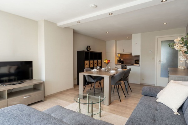 Meubles, Design Intérieur, Sol, Sol, Bois, Pièce, Plafond, Appartement, Table, Table Cuisine Et Salle A Manger