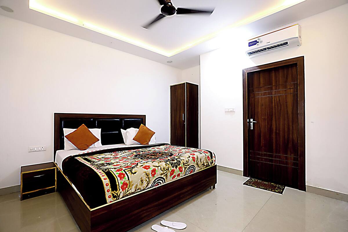 Basic Room | Desk, laptop workspace, free WiFi