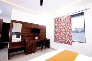 Desk, laptop workspace, free WiFi