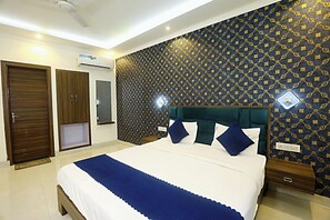Deluxe Room | Desk, laptop workspace, free WiFi