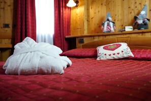 Studio Suite, Balcony, Mountain View | In-room safe, free WiFi