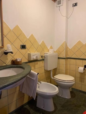 Articles de toilette gratuits, chaussons, savon, shampoing