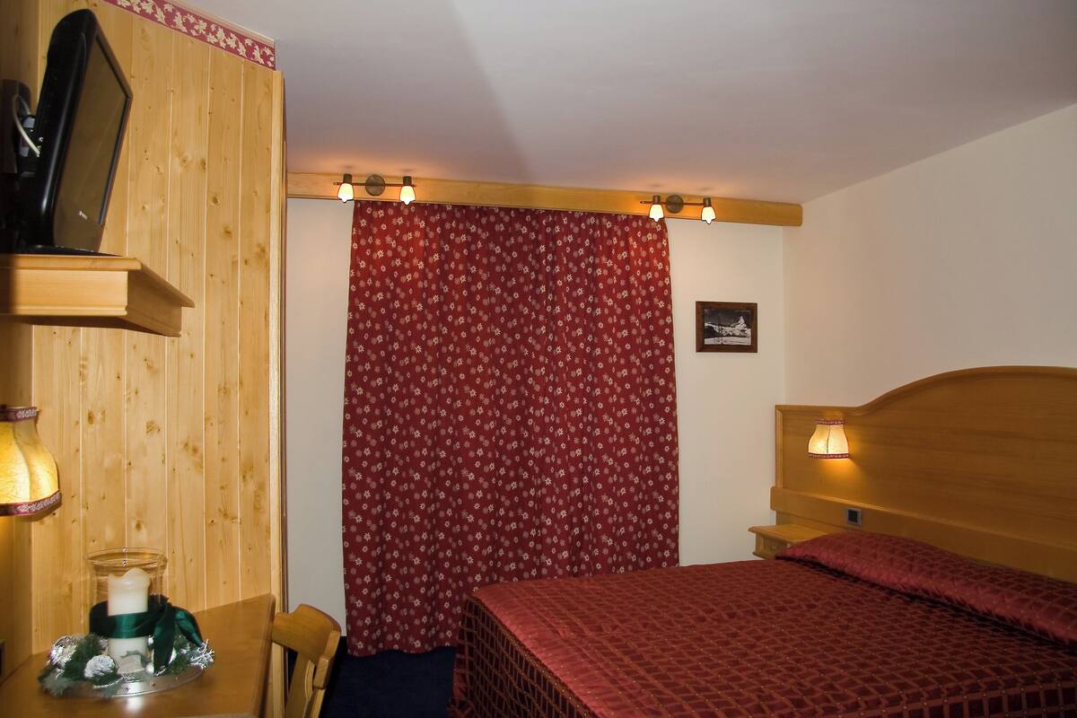Double or Twin Room, Balcony, Mountain View | In-room safe, free WiFi