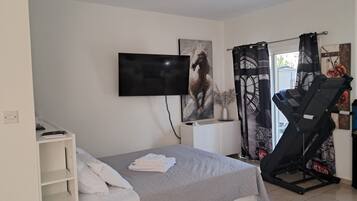 1 makuuhuone, silitysrauta/-lauta, Wi-Fi, vuodevaatteet