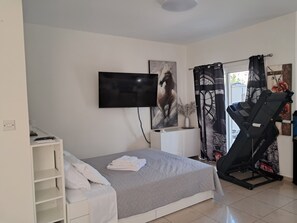 Iron/ironing board, WiFi, bed sheets