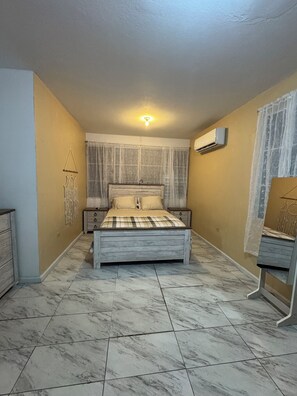 3 chambres, fer et planche à repasser, Wi-Fi, draps fournis