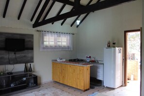 Deluxe Chalet, Garden View | Private kitchen