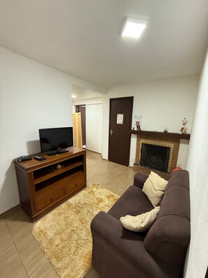 Superior Chalet, Garden View | Living area - Chalé Topázio (Monte Verde)