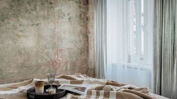 Superior-Apartment, Stadtblick | Individuell dekoriert, individuell eingerichtet, Schreibtisch