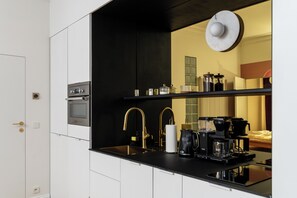 家庭公寓 | 私人小型廚房 | 電冰箱、微波爐、烤箱、爐台