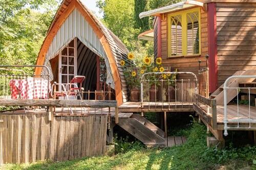 RITA'S TRAILERS. In the countryside near the village. Swimming pool. Pets welcome!