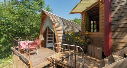 LES ROULOTTES DE RITA. En campagne proche du village. Piscine. Animaux acceptés!