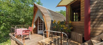 RITA'S TRAILERS. In the countryside near the village. Swimming pool. Pets welcome!