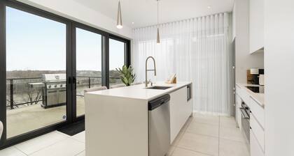 Dream Home Retreat - Condo in Laval with Spa