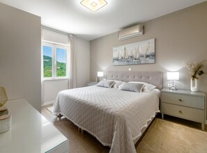 Villa (Six Bedroom Villa)