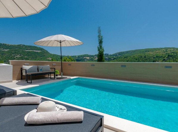 Villa (Six Bedroom Villa) | Piscine extérieure