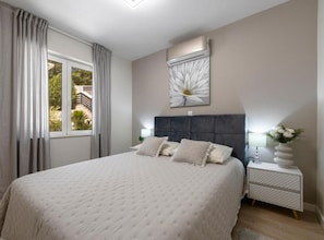 Villa (Six Bedroom Villa) | 6 Schlafzimmer, schallisolierte Zimmer, Babybetten