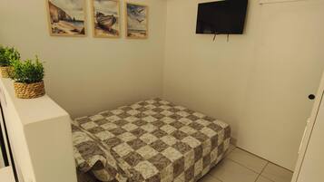 1 bedroom, desk, free WiFi, bed sheets