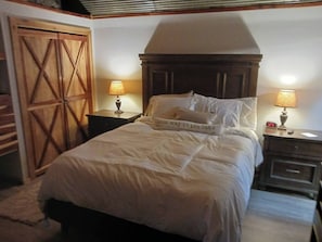 2 bedrooms, desk, iron/ironing board, free WiFi