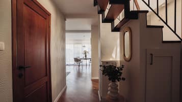 Comfort Apartment | Living area | Smart TV