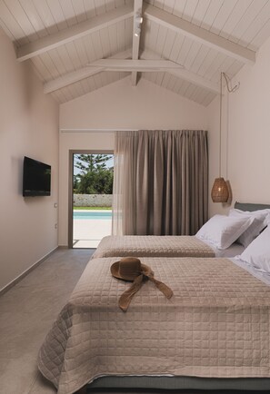 2 bedrooms, in-room safe, iron/ironing board, free WiFi