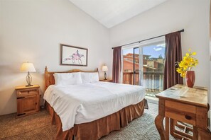 2 bedrooms, iron/ironing board, free WiFi, bed sheets - Mountain living in Pine Ridge 11E: Spacious Breckenridge Condo-Onsite Hot Tub! (Breckenridge)
