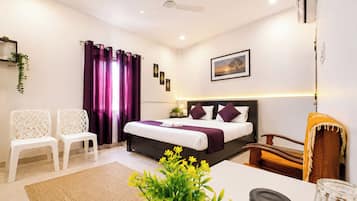 Hypo-allergenic bedding available, in-room safe, desk, soundproofing