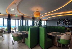 Petit déjeuner complet compris tous les jours