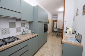 Oven, stovetop, dishwasher