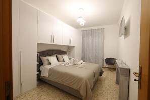 2 habitaciones, tabla de planchar con plancha, wifi y ropa de cama 