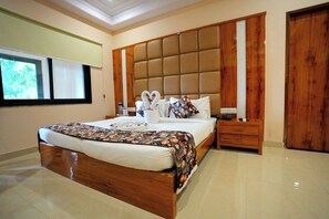 Room, Garden View