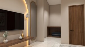 Sunrise Presidential Suite with Jacuzzi