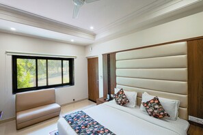 Regal Classic Room with Garden | Minibar, Zimmersafe, Bügeleisen/Bügelbrett, kostenloses WLAN