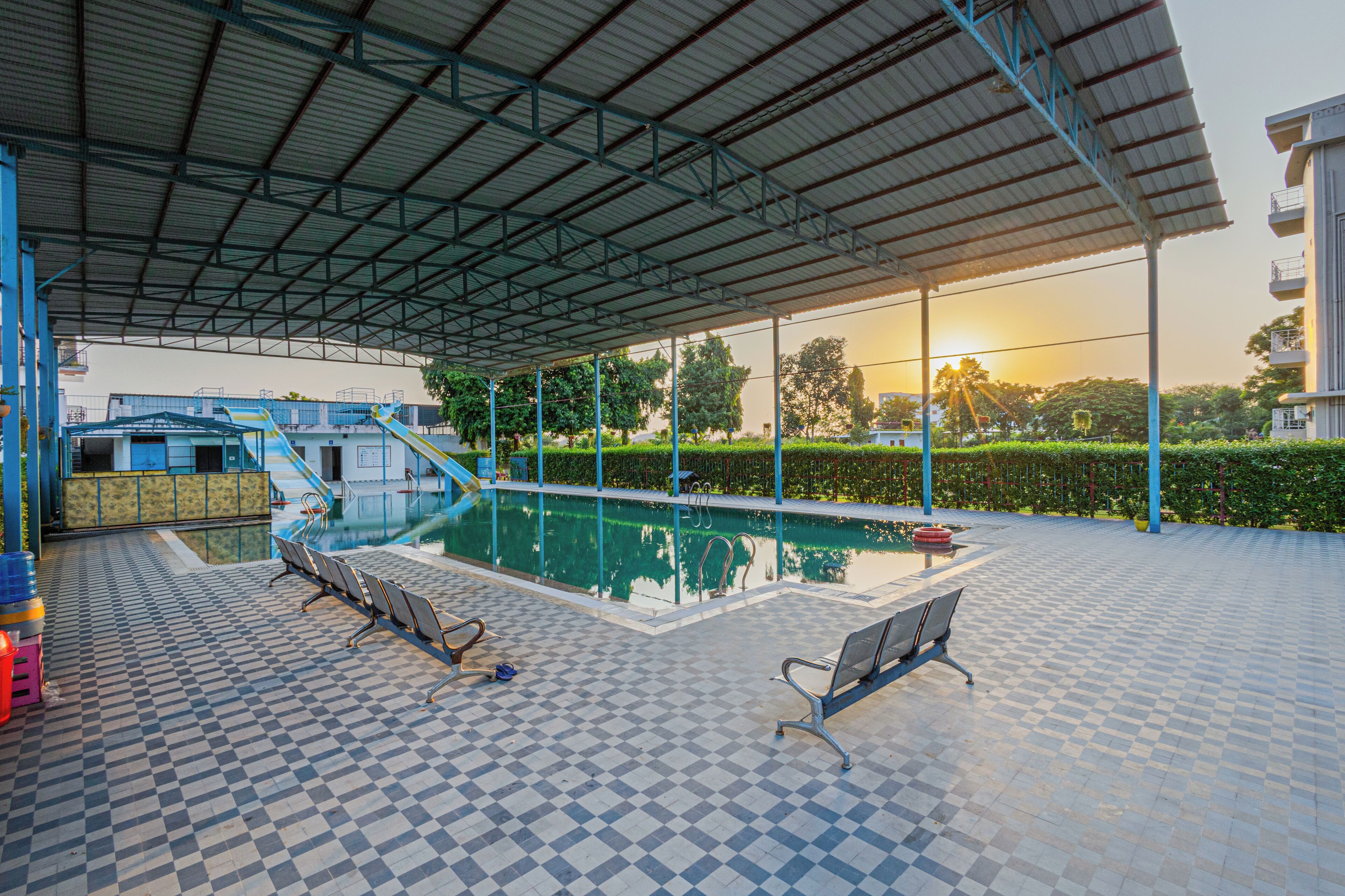 Una piscina cubierta