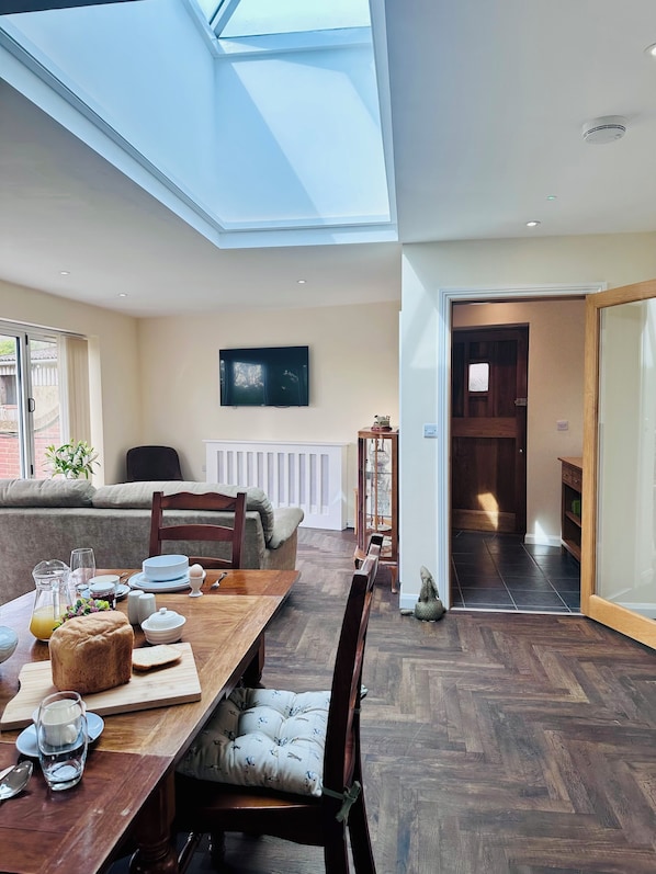 Dining - Charming 2BD Country Bungalow on Working Farm in Kent Countryside (Detling)