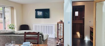 Charming 2BD Country Bungalow on Working Farm in Kent Countryside