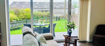 Charming 2BD Country Bungalow on Working Farm in Kent Countryside