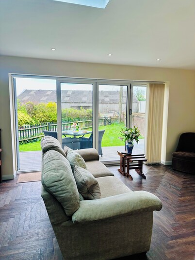 Charming 2BD Country Bungalow on Working Farm in Kent Countryside