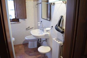 Comfort Apartment, Patio | Bathroom