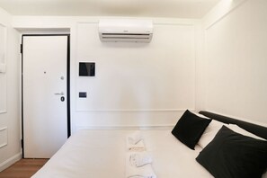 Room - [Torino] San Salvario Attic Room (Torino)