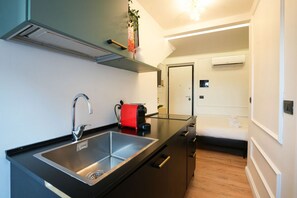 Private kitchen - [Torino] San Salvario Attic Room (Torino)