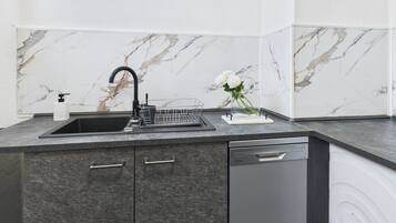 Mikrowelle, Ofen, Herdplatte, Geschirrspüler