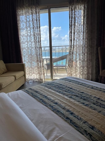 In-room safe, desk, laptop workspace, blackout drapes
