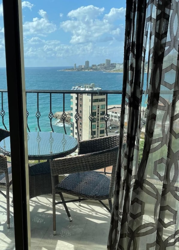 In-room safe, desk, laptop workspace, blackout curtains - President Hotel (Jounieh)