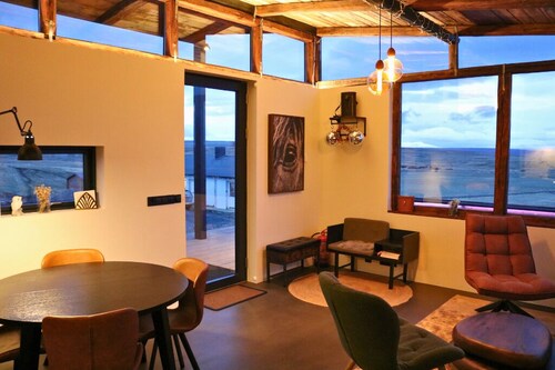 Valey Countryside Escape
Discover a peaceful retreat in rural Iceland.